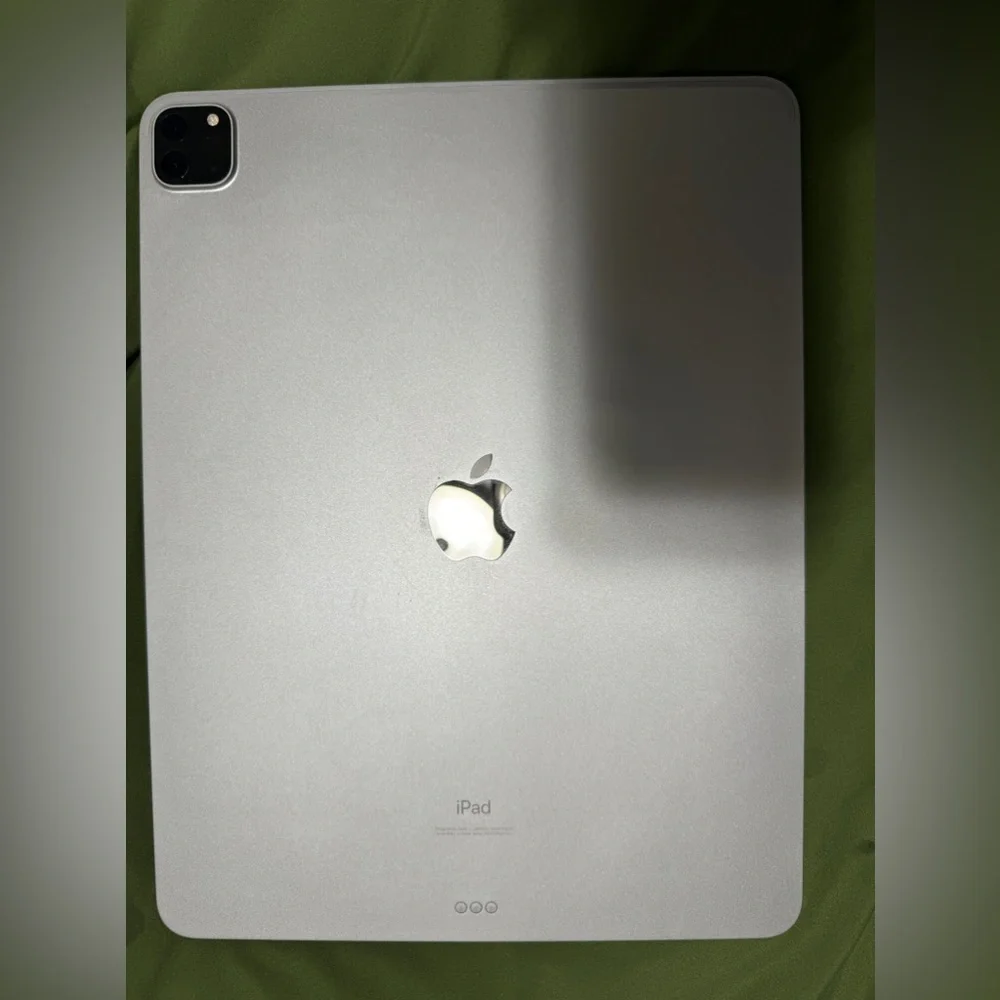 iPad Pro 12.9 (4th Generation) Bundle